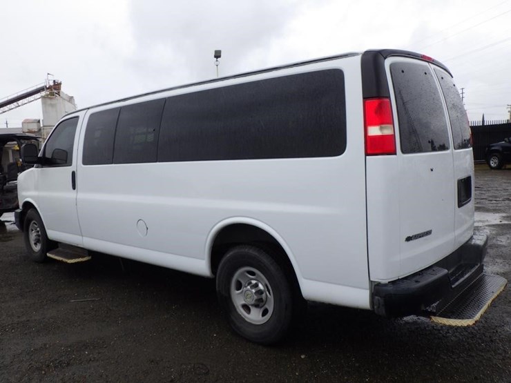 2013-chevrolet-3500-image-4