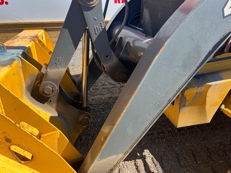 deere-410l-image-10