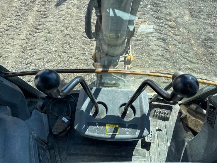 deere-410l-image-30