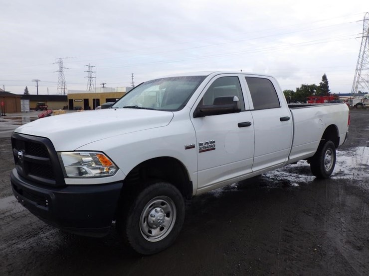 2015-ram-2500-crew-cab-pickup-truck-image-1