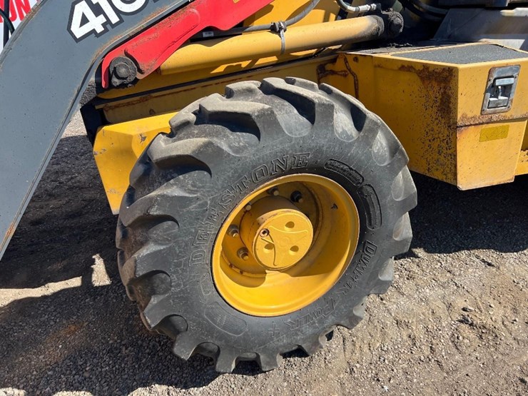 deere-410l-image-9