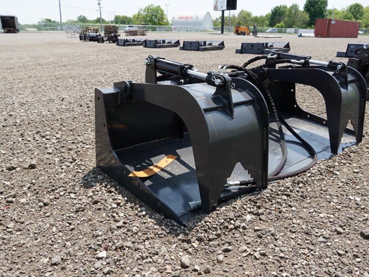 #1360-•-new!-wolverine-skid-steer-grapple-bucket-attachment-image-2