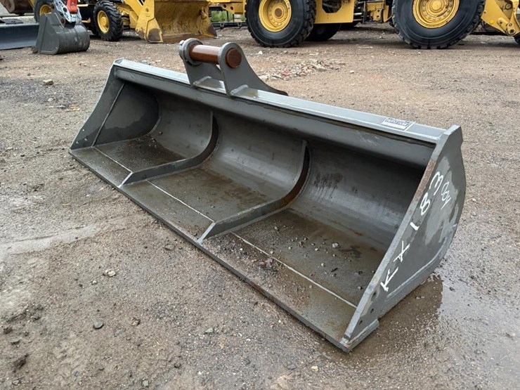 kubota-71"-excavator-clean-up-bucket-image-1