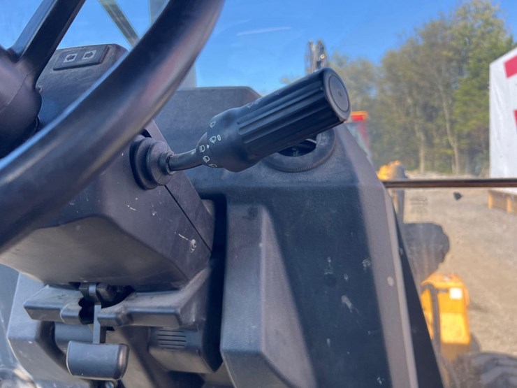 deere-410l-image-40