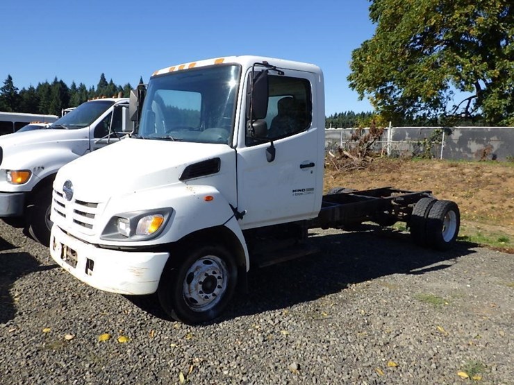 2005-hino-185-image-1