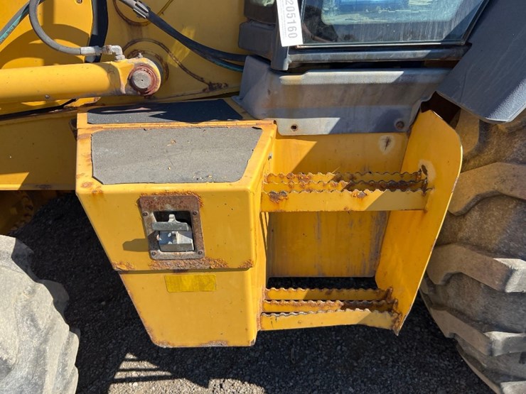 deere-410l-image-19