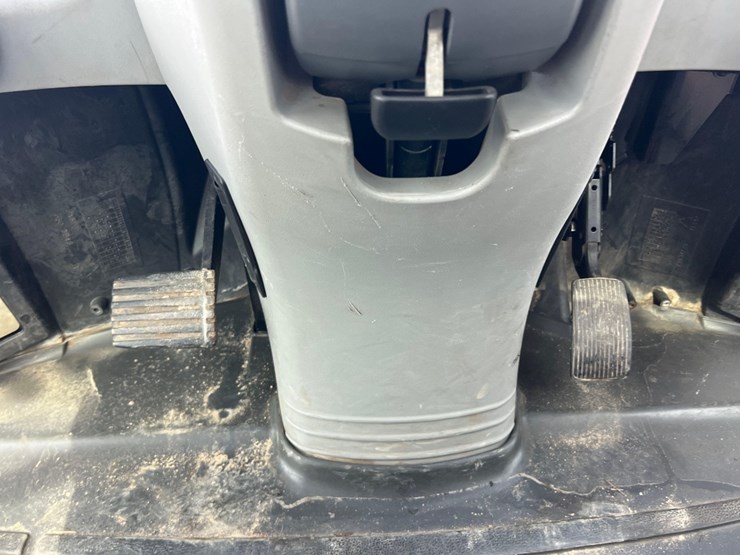 2018-caterpillar-908m-image-32