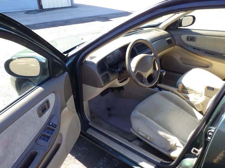 2001-nissan-altima-sedan-image-5