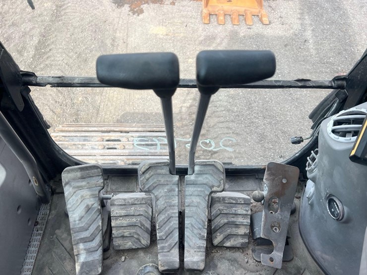 volvo-ec220el-image-36