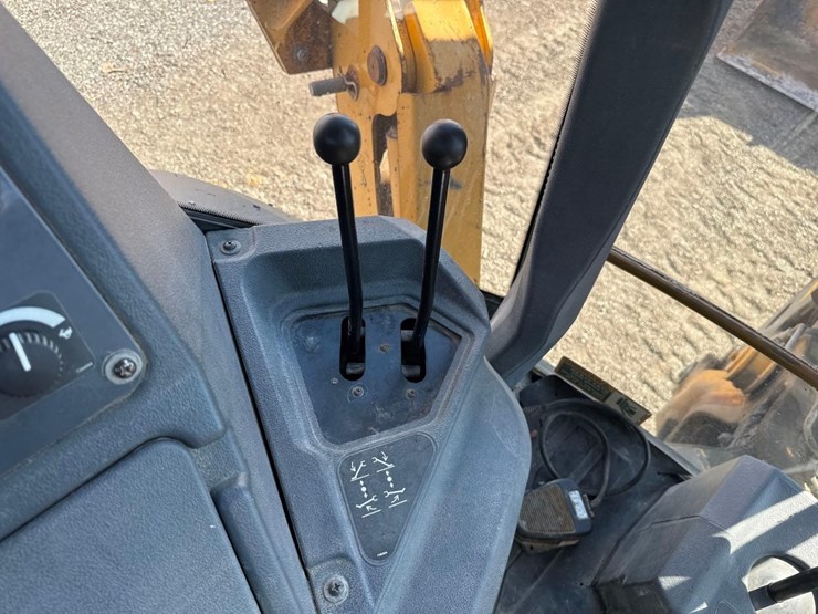 deere-410l-image-29