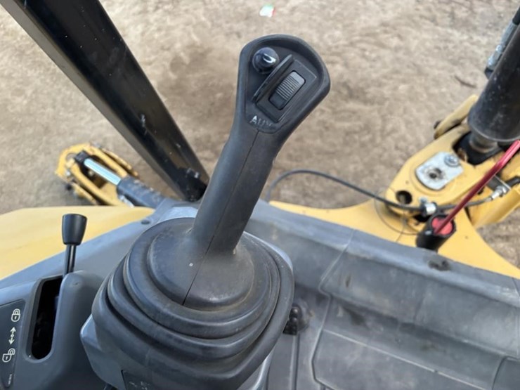 caterpillar-420f2-image-48
