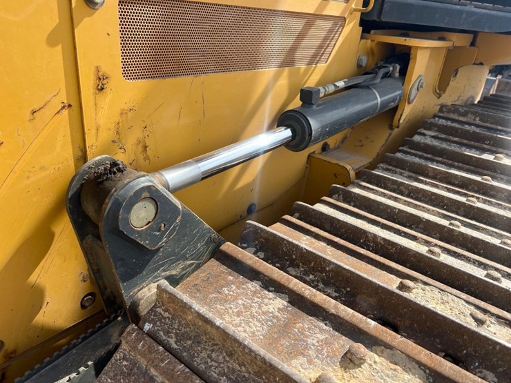 2019-deere-450k-lgp-image-11