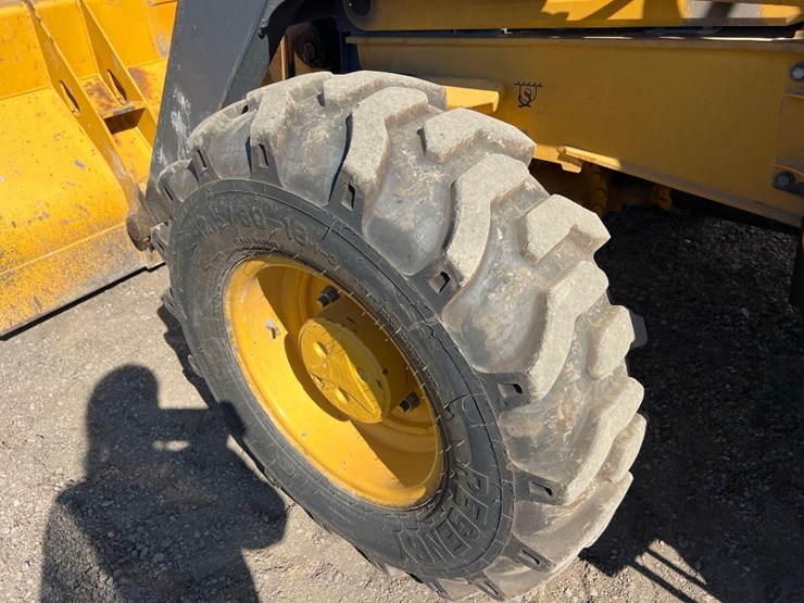 deere-410l-image-18