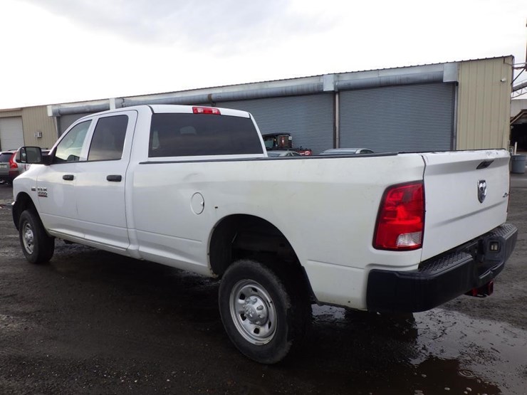 2015-ram-2500-crew-cab-pickup-truck-image-4