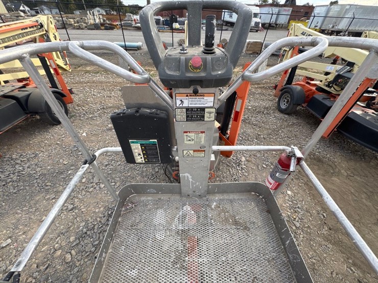 2017-jlg-t350-image-14