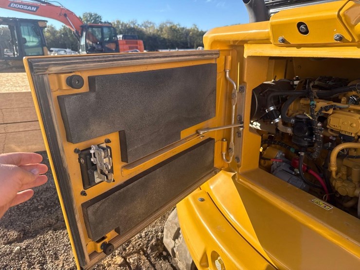 2024-caterpillar-306cr-image-18