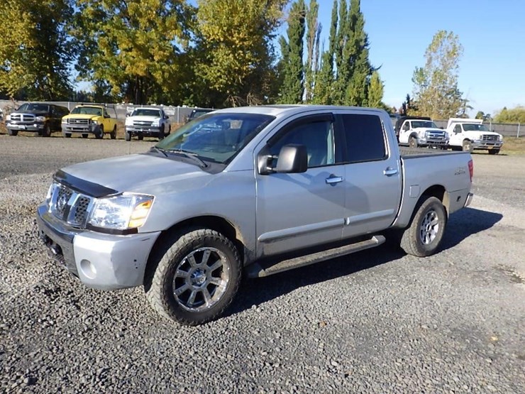 2004-nissan-titan-image-1