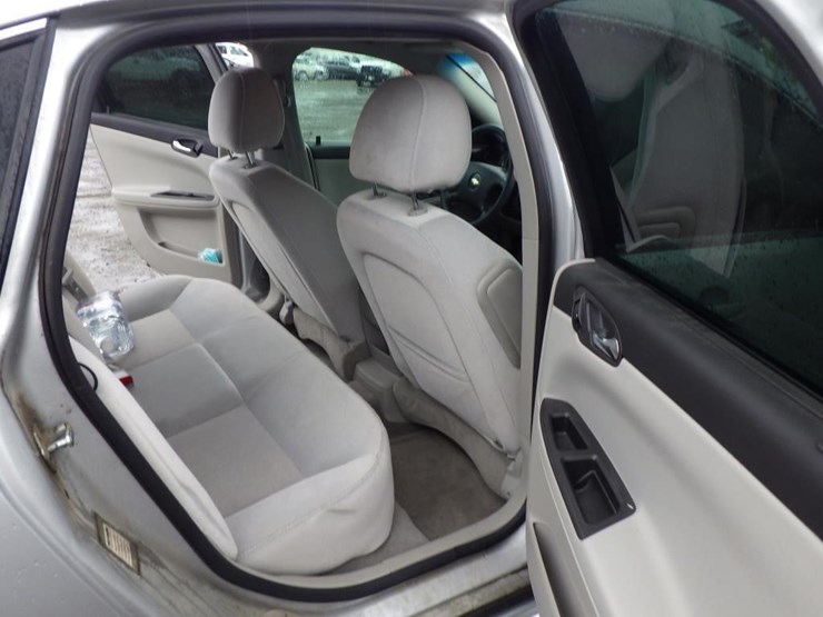 2013-chevrolet-impala-sedan-image-8