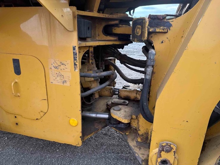 caterpillar-938k-image-19