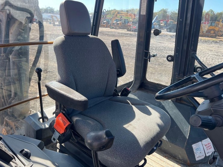 deere-410l-image-32