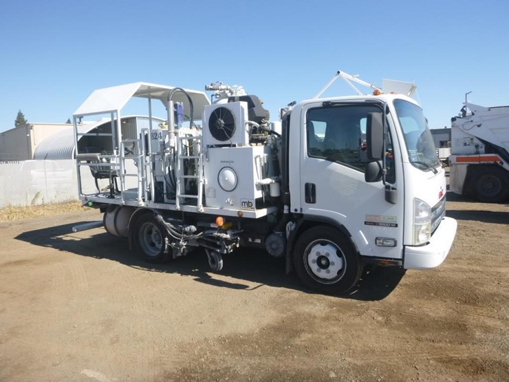 2008-gmc-w5500-image-2