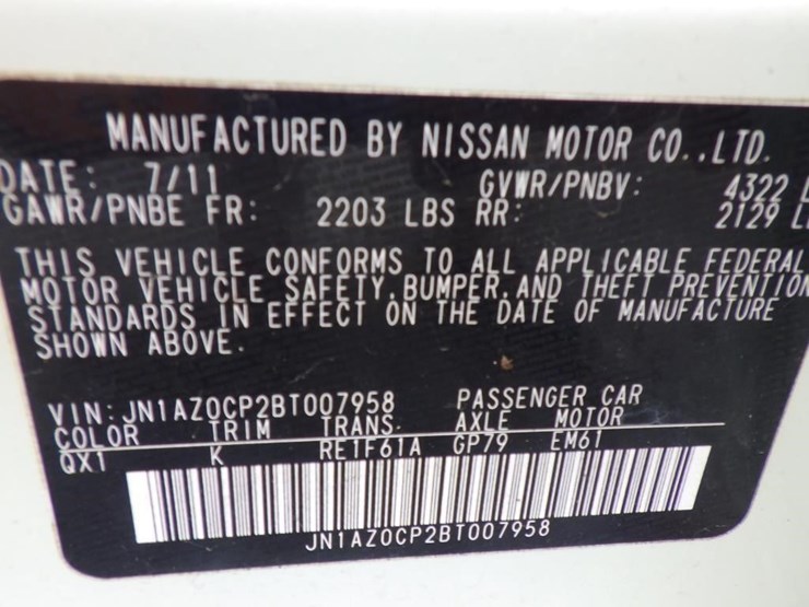 2011-nissan-leaf-sedan-image-16