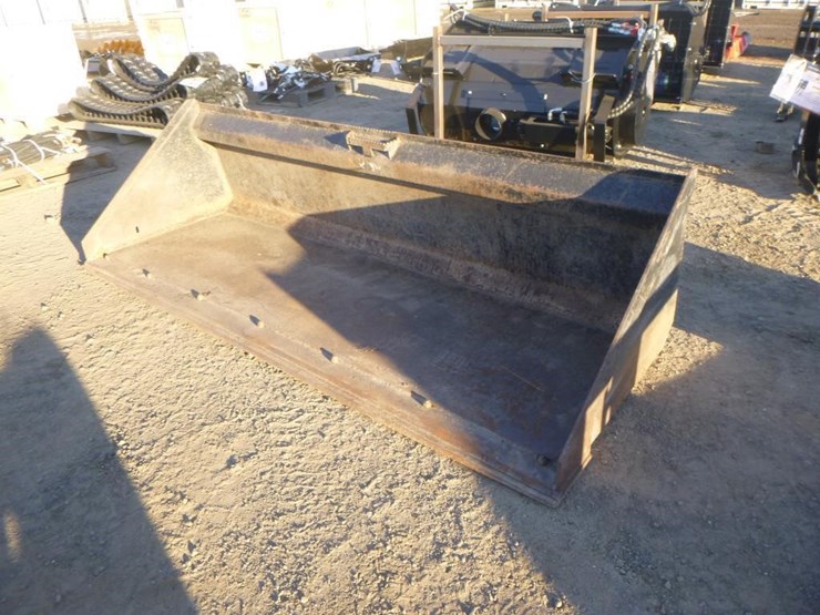 83"-skid-steer-g/p-bucket-image-1