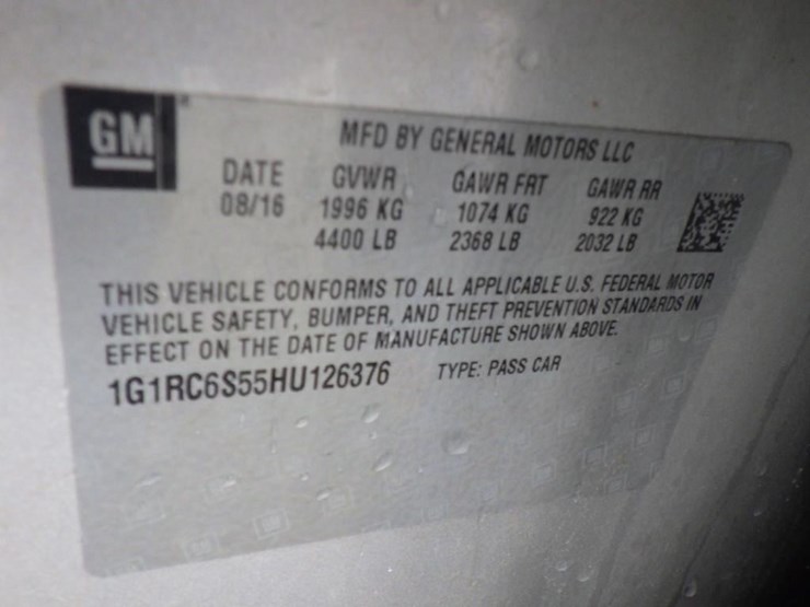 2017-chevrolet-volt-sedan-image-16