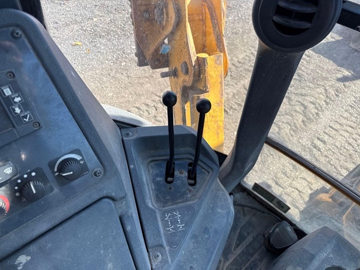 deere-410l-image-29