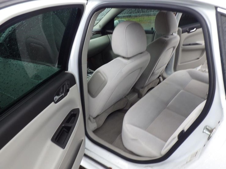2013-chevrolet-impala-sedan-image-7