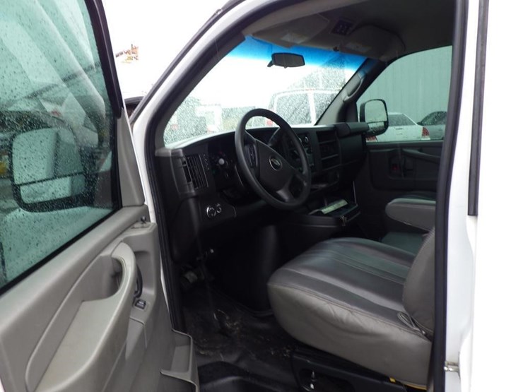 2013-chevrolet-3500-image-5