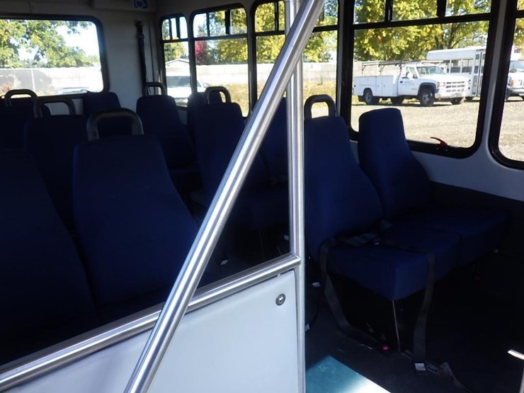 2015-ford-e350-image-18