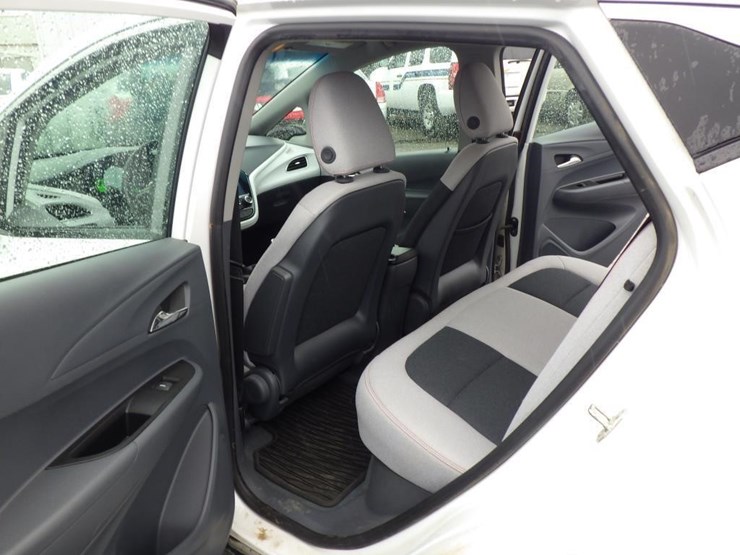 2017-chevrolet-bolt-sedan-image-7