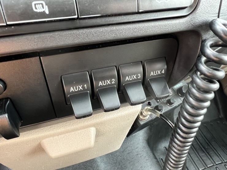2010-ford-f350-xlt-image-30