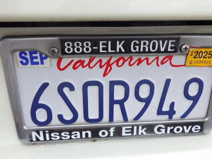 2011-nissan-leaf-sedan-image-17