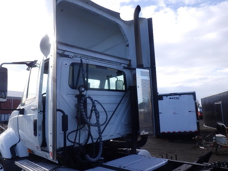 2011-international-prostar-image-14