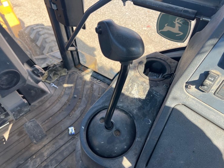 deere-410l-image-37
