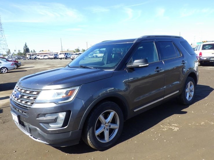 2016-ford-explorer-image-1