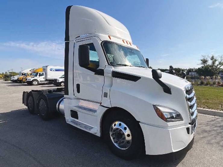 2022-freightliner-cascadia-126-image-1