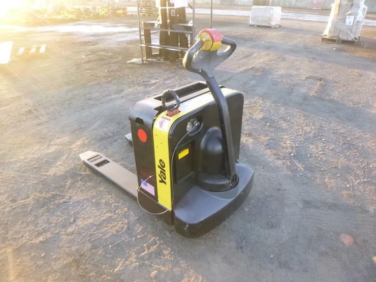 yale-electric-pallet-jack-image-4