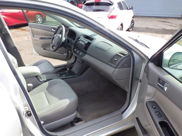 2006-toyota-camry-sedan-image-6