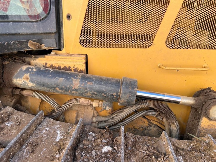 caterpillar-d5k2-lgp-image-15