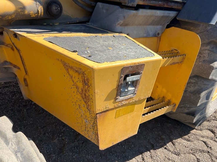 deere-410l-image-13