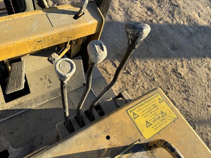 caterpillar-fc40-image-23