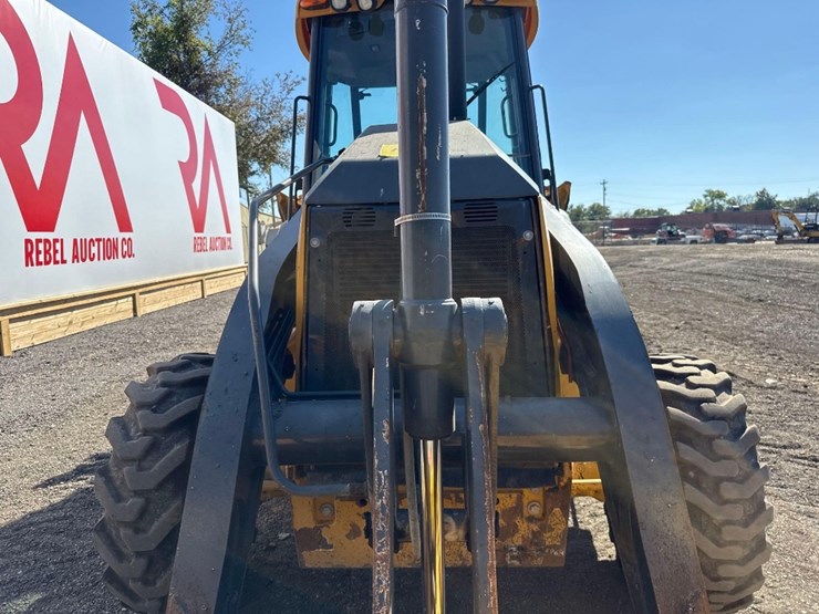 deere-410l-image-19