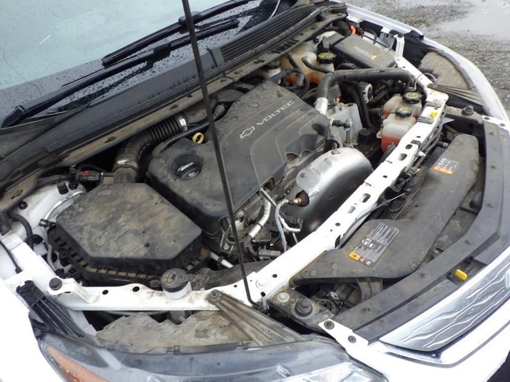 2016-chevrolet-volt-sedan-image-11