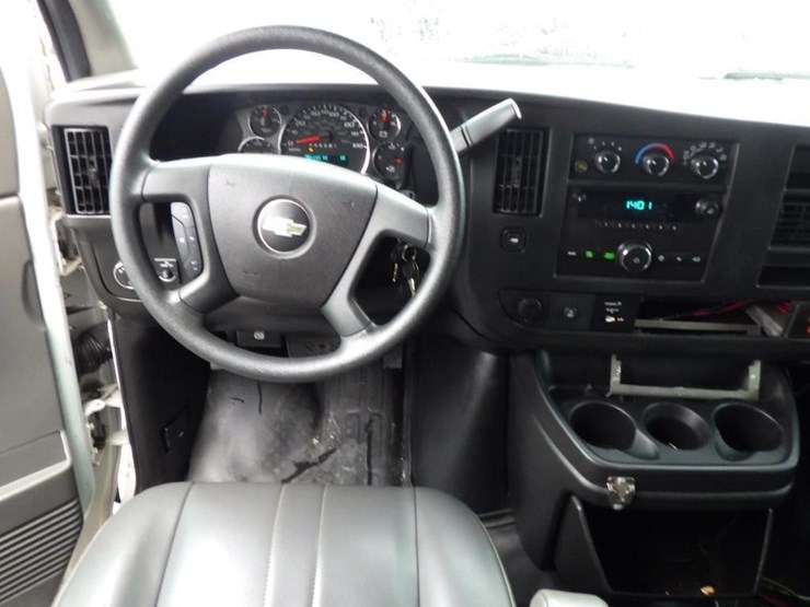 2013-chevrolet-3500-image-9