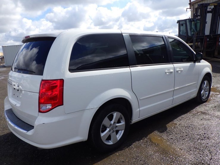 2013-dodge-grand-caravan-image-3