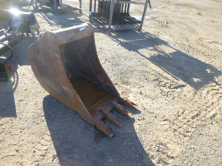 wr-18"-excavator-bucket-w/teeth-image-2