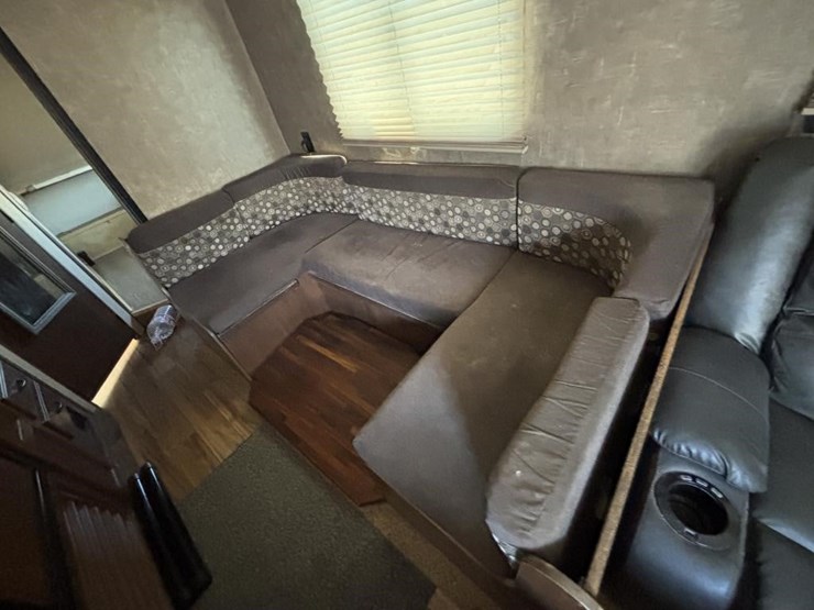 2016-jayco-jay-flight-slx-travel-trailer-image-31